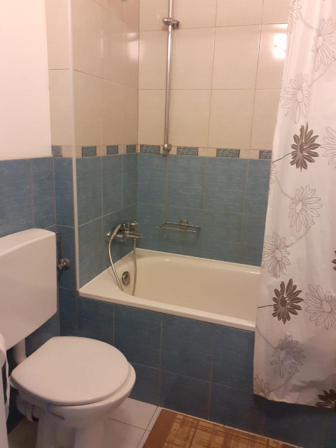 Km House Cerny Most Hostel ปราก ภายนอก รูปภาพ