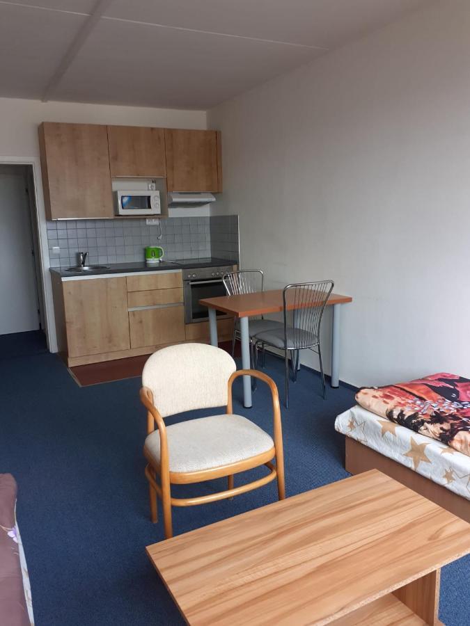 Km House Cerny Most Hostel ปราก ภายนอก รูปภาพ