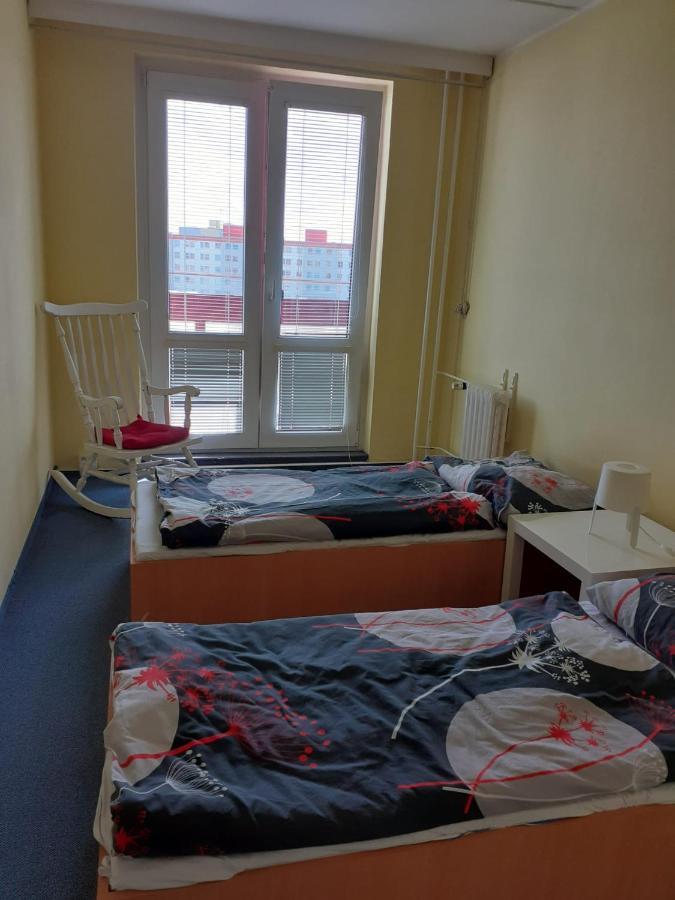 Km House Cerny Most Hostel ปราก ภายนอก รูปภาพ