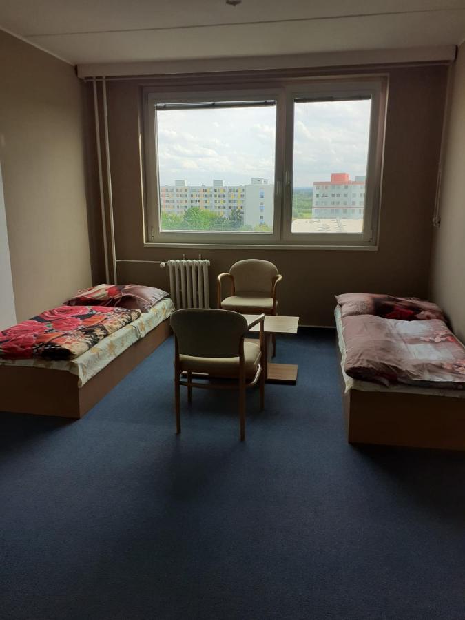 Km House Cerny Most Hostel ปราก ภายนอก รูปภาพ