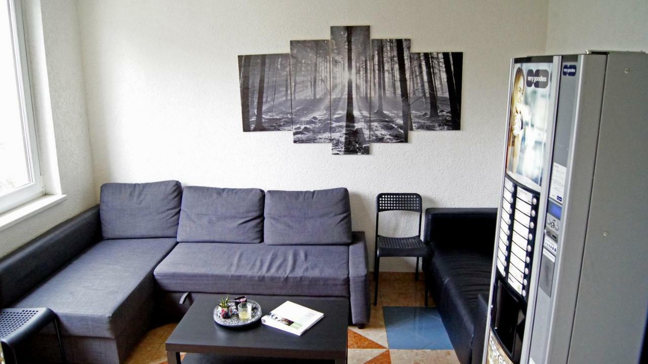 Km House Cerny Most Hostel ปราก ภายนอก รูปภาพ