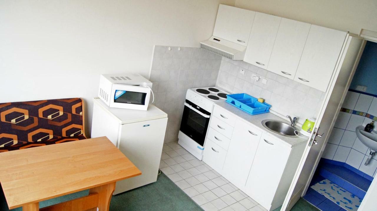 Km House Cerny Most Hostel ปราก ภายนอก รูปภาพ