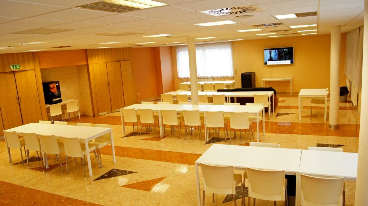 Km House Cerny Most Hostel ปราก ภายนอก รูปภาพ