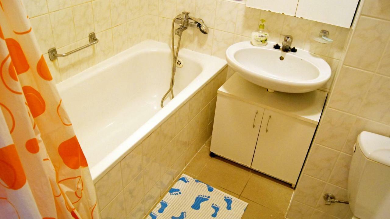 Km House Cerny Most Hostel ปราก ภายนอก รูปภาพ