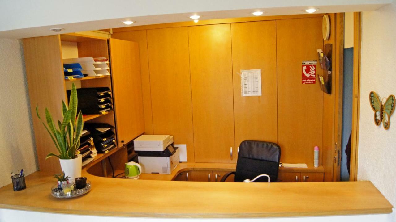 Km House Cerny Most Hostel ปราก ภายนอก รูปภาพ