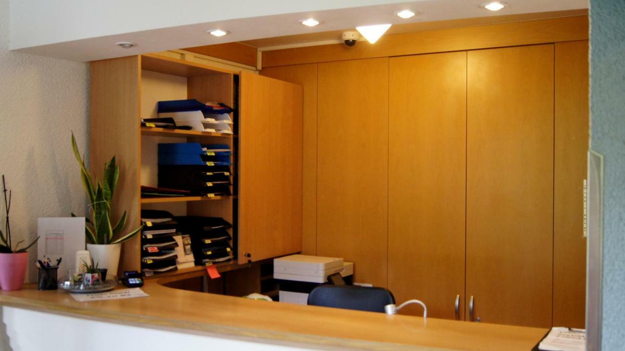 Km House Cerny Most Hostel ปราก ภายนอก รูปภาพ