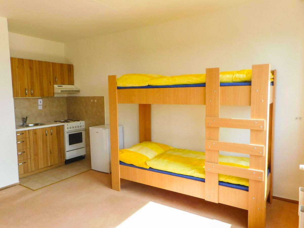 Km House Cerny Most Hostel ปราก ภายนอก รูปภาพ