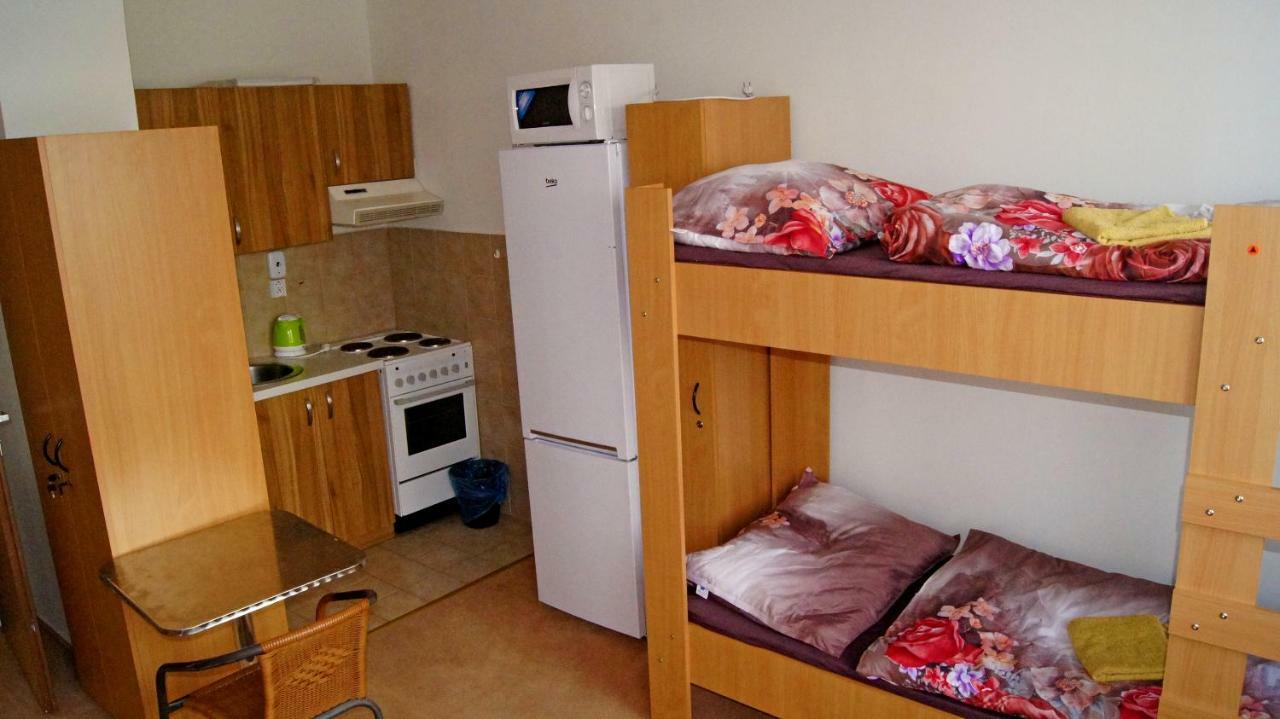 Km House Cerny Most Hostel ปราก ภายนอก รูปภาพ