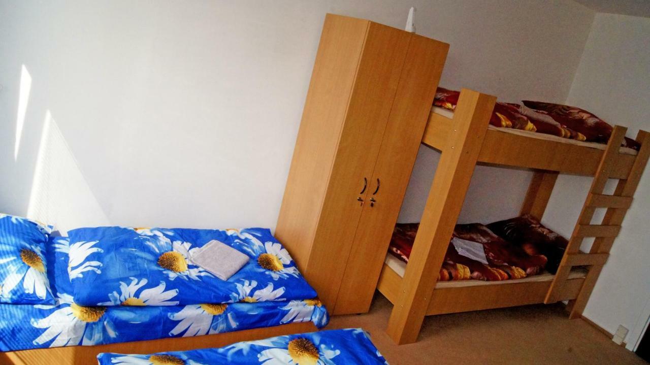 Km House Cerny Most Hostel ปราก ภายนอก รูปภาพ