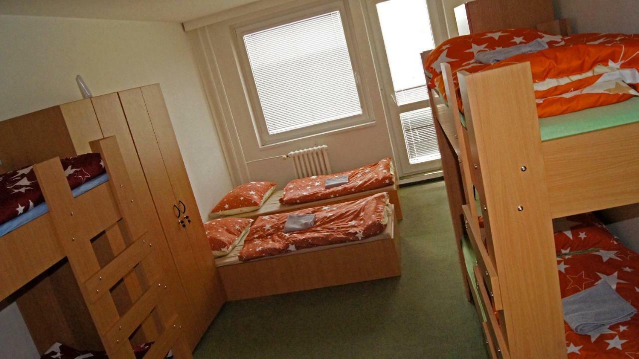 Km House Cerny Most Hostel ปราก ภายนอก รูปภาพ