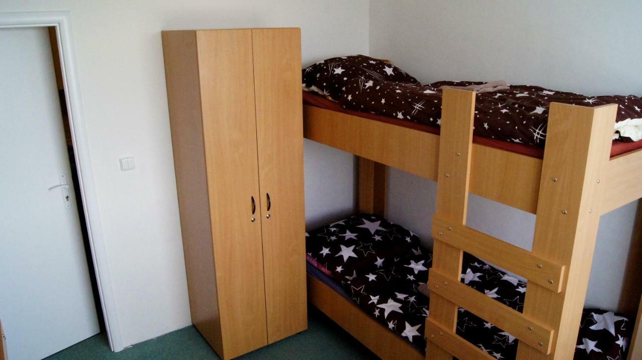 Km House Cerny Most Hostel ปราก ภายนอก รูปภาพ